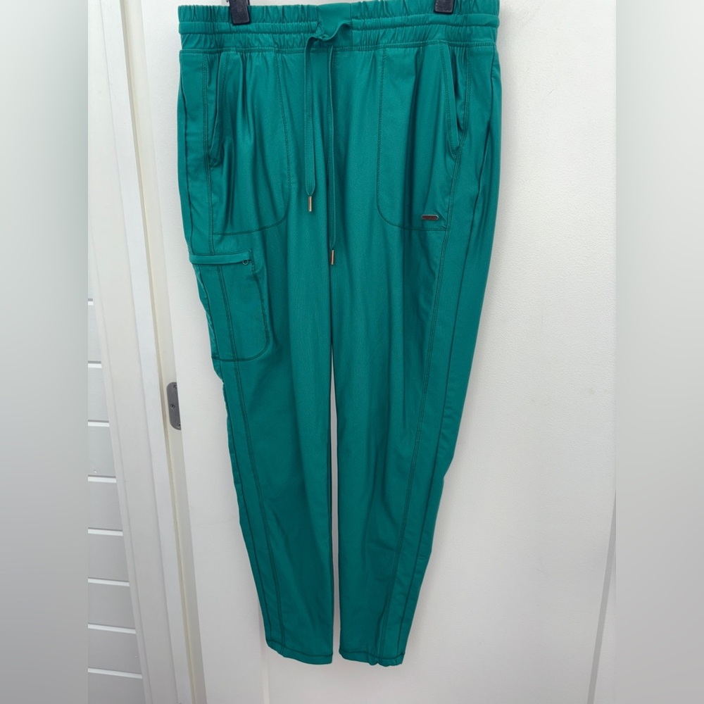 NWOT Cherokee Form CK095 tapered leg scrub pant sz M CK095 Hunter green